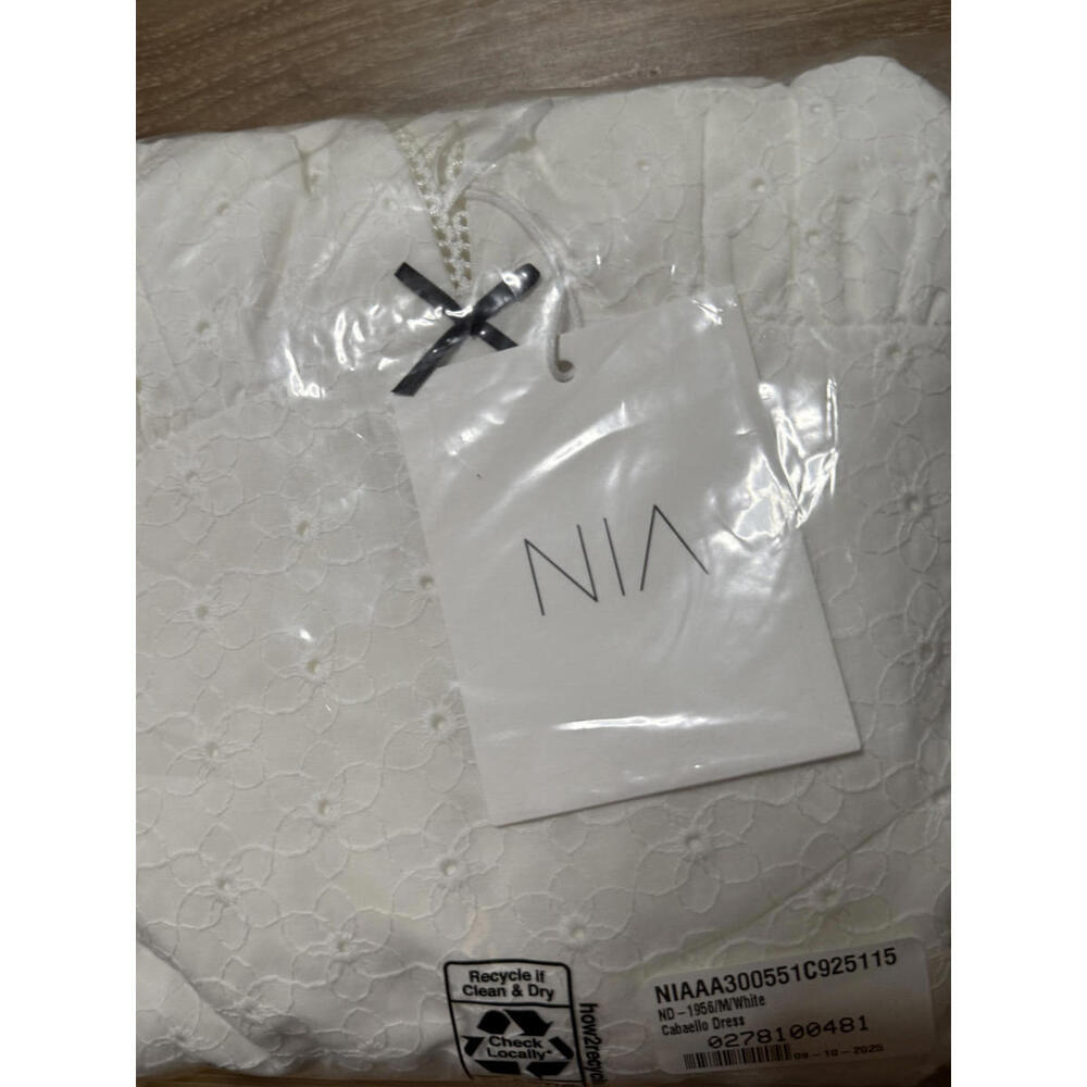 NWT! NIA Cabaello Dress VNeck Bow Detail in White Size Medium - Picture 5 of 5